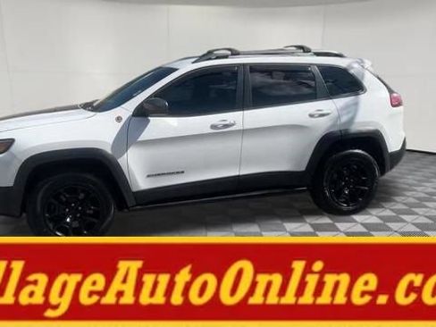 Used 2021 Jeep Cherokee Trailhawk w/ Trailer Tow Group AWD/4WD image 45