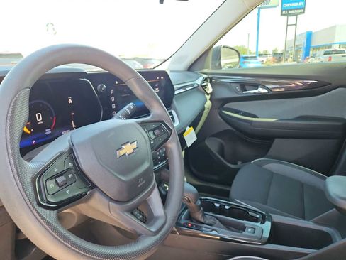 Used 2025 Chevrolet TrailBlazer LS w/ LS Convenience Package FWD image 10