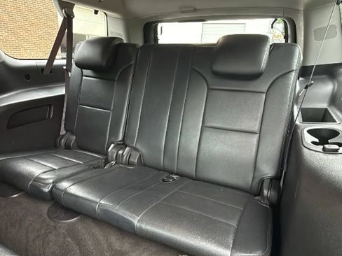 Used 2016 Chevrolet Suburban LS RWD image 30
