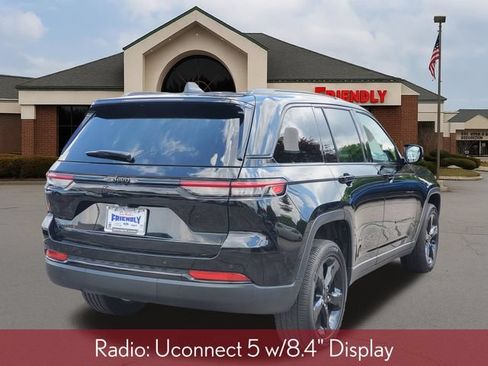 Used 2023 Jeep Grand Cherokee Altitude AWD/4WD image 4
