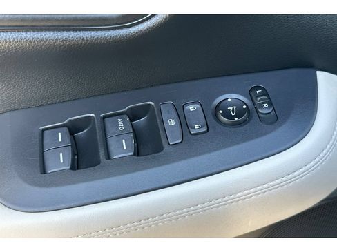 Used 2025 Honda HR-V LX image 12