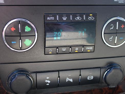 Used 2013 GMC Sierra 3500 Denali image 25