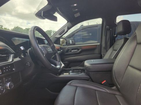 Used 2025 GMC Yukon Denali AWD/4WD image 7