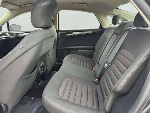 Used 2019 Ford Fusion SE FWD image 11