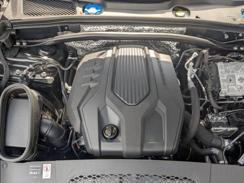 Certified 2026 Porsche Macan AWD/4WD image 29