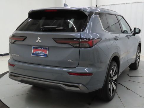 New 2026 Mitsubishi Outlander SEL FWD image 3