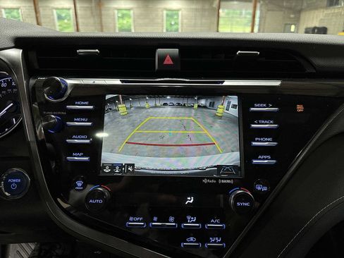 Used 2020 Toyota Camry SE w/ Sunroof Package FWD image 25