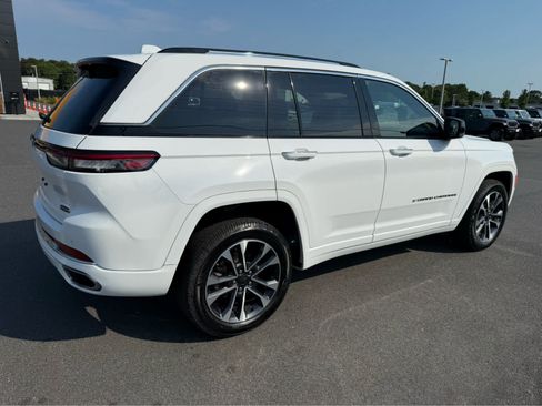 Used 2022 Jeep Grand Cherokee Overland w/ Luxury Tech Group IV AWD/4WD image 10