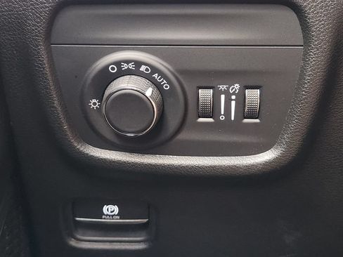 Used 2023 Jeep Grand Cherokee Altitude AWD/4WD image 20