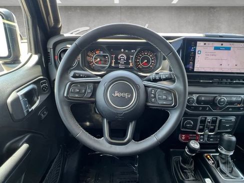 Used 2025 Jeep Wrangler Unlimited Rubicon AWD/4WD image 21