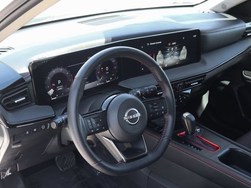 Used 2025 Nissan Kicks SR w/ SR Premium Package FWD image 22