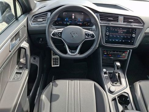 Used 2024 Volkswagen Tiguan SE R-Line AWD/4WD image 11