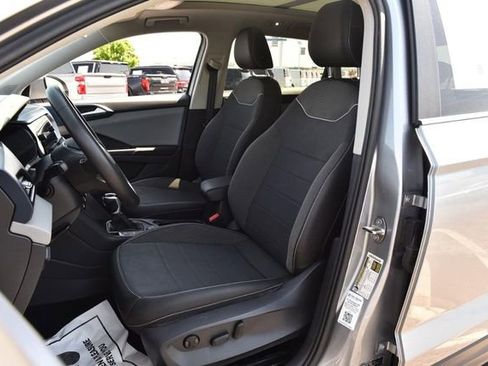 Certified 2023 Volkswagen Taos SE w/ Panoramic Sunroof Package AWD/4WD image 19