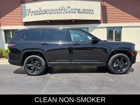 Used 2024 Jeep Grand Cherokee L Limited w/ Black Appearance Package AWD/4WD image 8