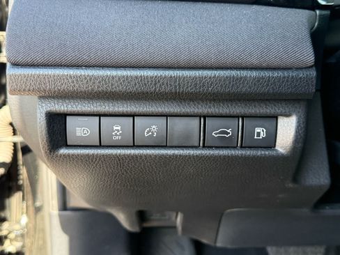 Used 2025 Toyota Camry LE FWD image 17