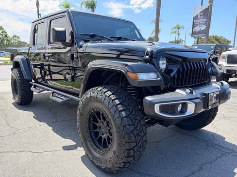Used 2022 Jeep Gladiator Sport AWD/4WD image 10