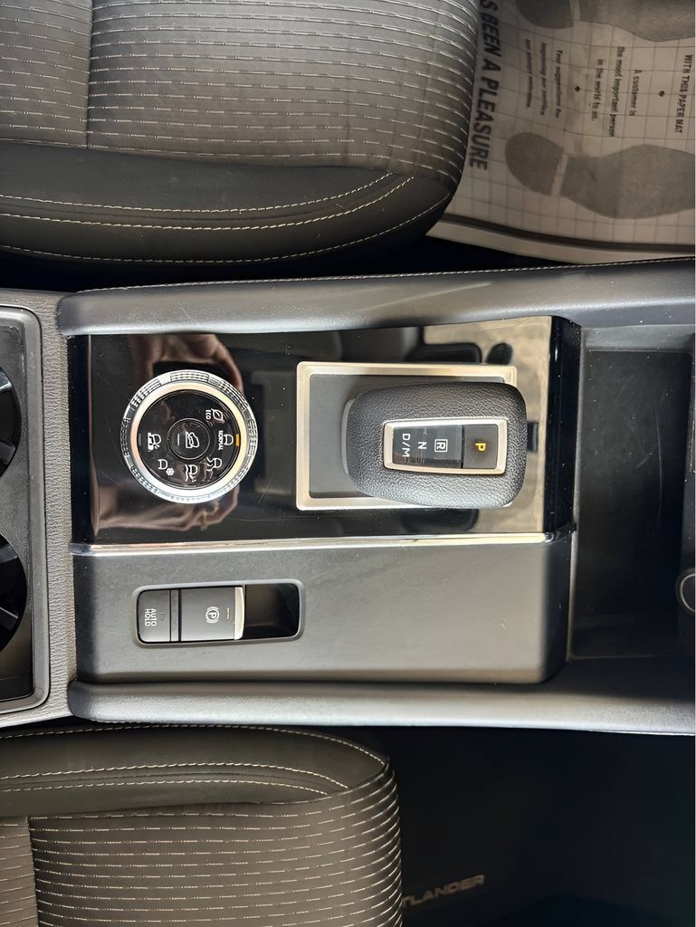 Used 2022 Mitsubishi Outlander ES AWD/4WD image 19
