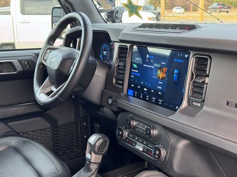 Used 2025 Ford Bronco Badlands image 27