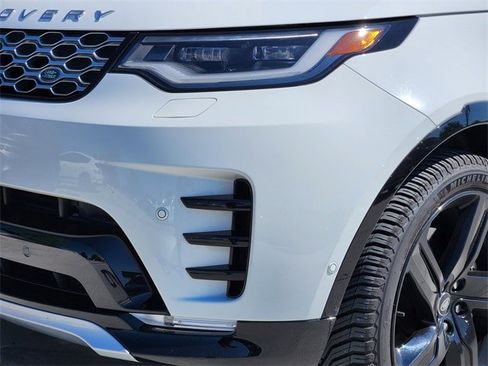 Used 2024 Land Rover Discovery Metropolitan Edition image 5