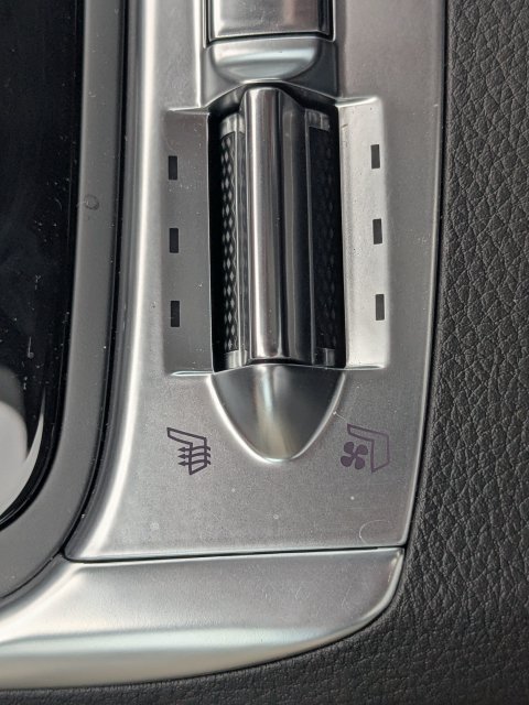 Certified 2025 Kia Carnival SX FWD image 23