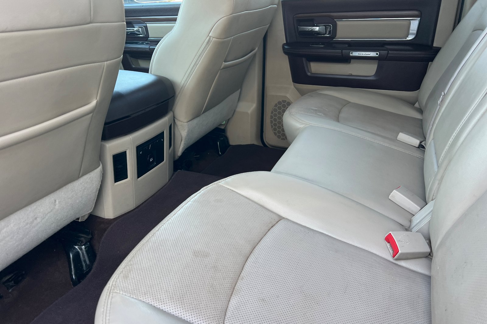 Used 2014 RAM 3500 Laramie w/ Convenience Group AWD/4WD image 13