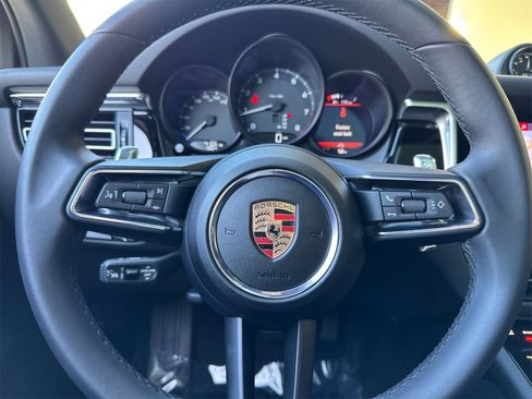 Used 2025 Porsche Macan image 26