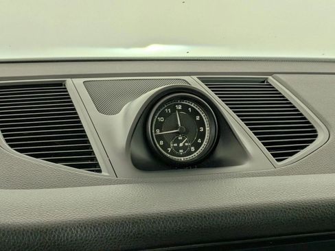 Certified 2023 Porsche Macan AWD/4WD image 28