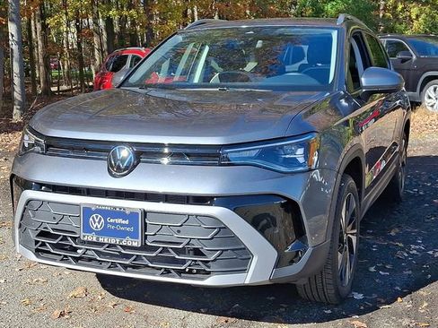 Certified 2025 Volkswagen Taos SE w/ Panoramic Sunroof Package image 4