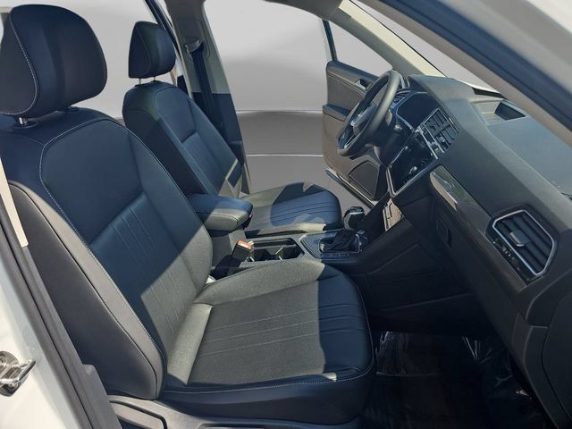 Used 2024 Volkswagen Tiguan SE FWD image 31