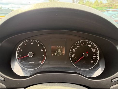 Used 2012 Volkswagen Jetta SE FWD image 17