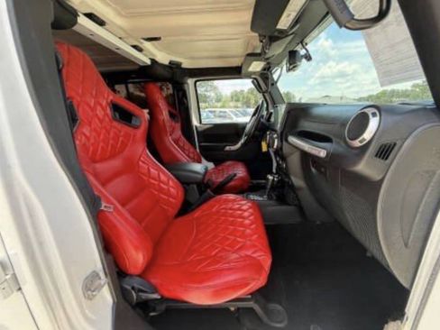 Used 2015 Jeep Wrangler Unlimited Rubicon w/ Dual Top Group AWD/4WD image 15