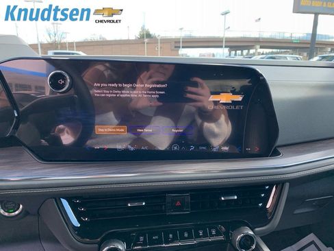 New 2026 Chevrolet Suburban Premier image 23