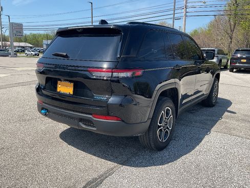 Used 2022 Jeep Grand Cherokee Trailhawk w/ Advanced Protech Group II AWD/4WD image 7