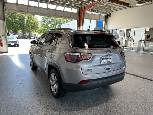 Used 2019 Jeep Compass Latitude FWD image 6