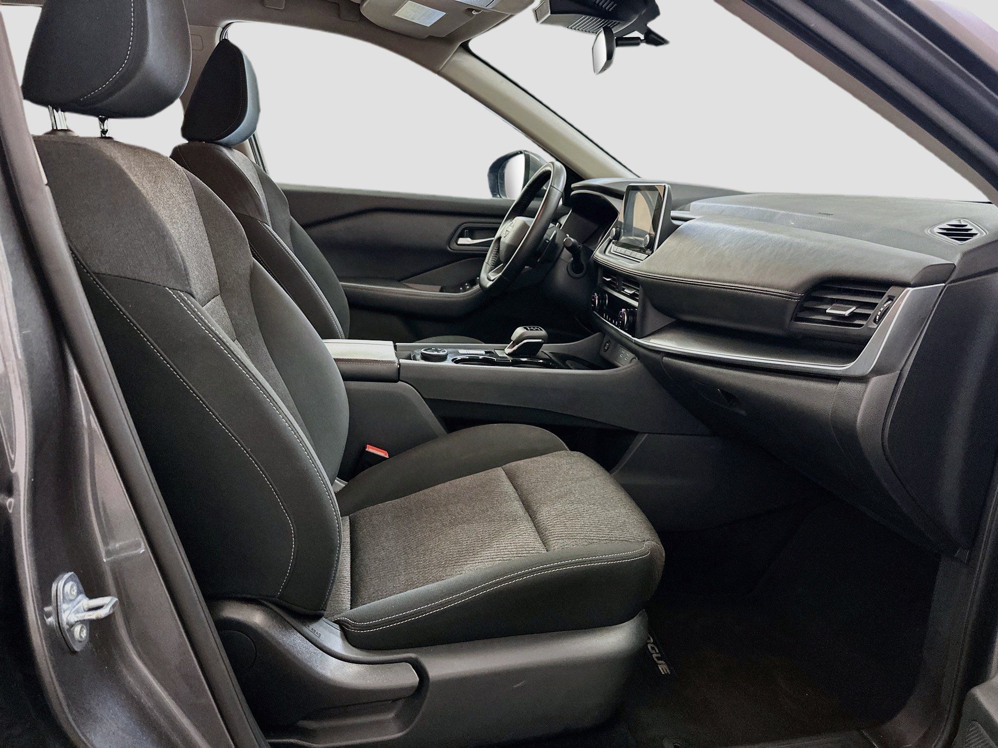 Used 2025 Nissan Rogue SV AWD/4WD image 32
