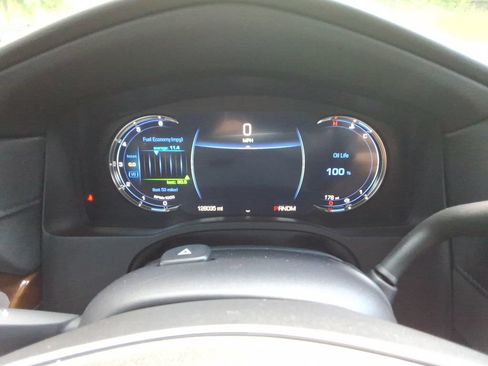 Certified 2016 Cadillac Escalade ESV 2WD image 27