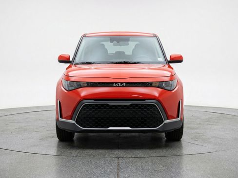 Used 2025 Kia Soul LX w/ LX Technology Package FWD image 2