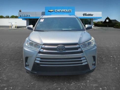 Used 2019 Toyota Highlander XLE FWD image 8