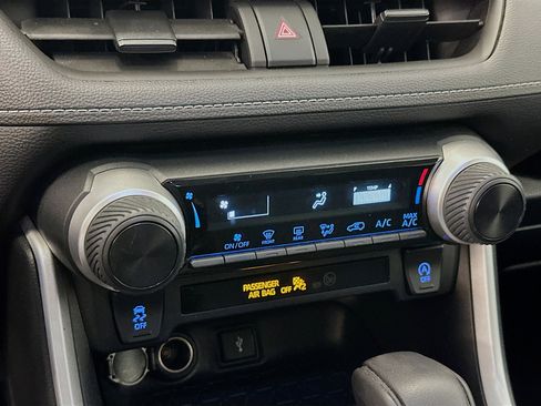 Used 2022 Toyota RAV4 LE image 24