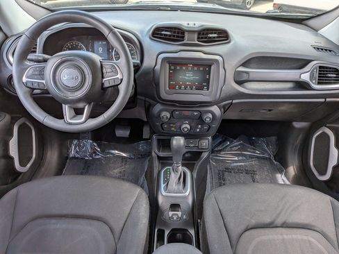 Used 2018 Jeep Renegade Latitude FWD image 16