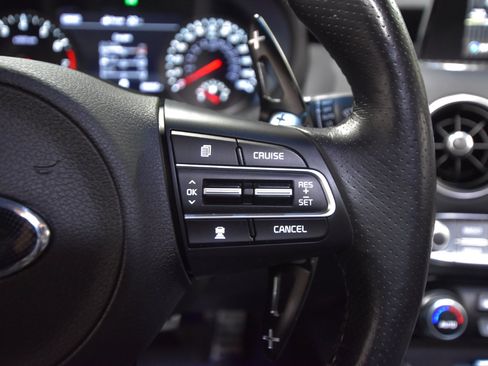 Used 2018 Kia Stinger GT2 image 25