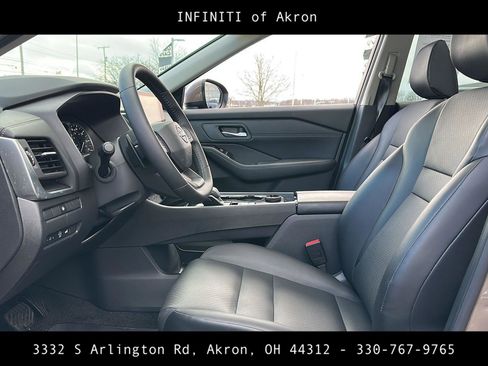 Used 2025 Nissan Rogue SV w/ SV Premium Package image 43