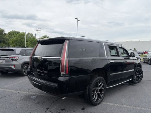 Used 2018 Cadillac Escalade ESV Luxury AWD/4WD image 4