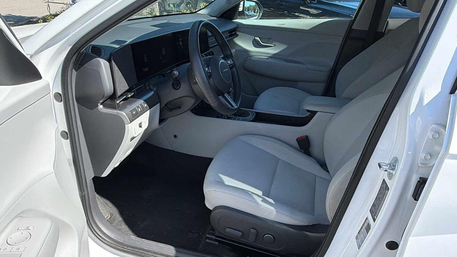 Used 2025 Hyundai Kona SEL AWD/4WD image 16