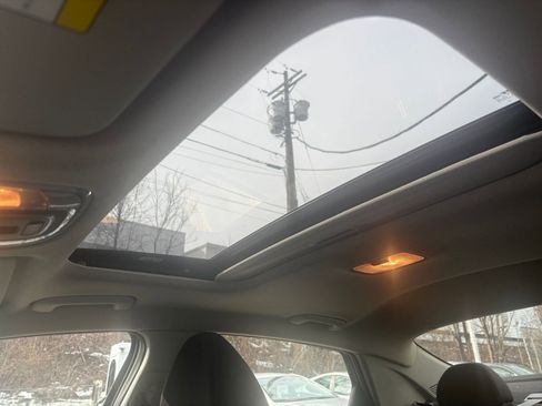 Used 2025 Hyundai Elantra SEL image 30