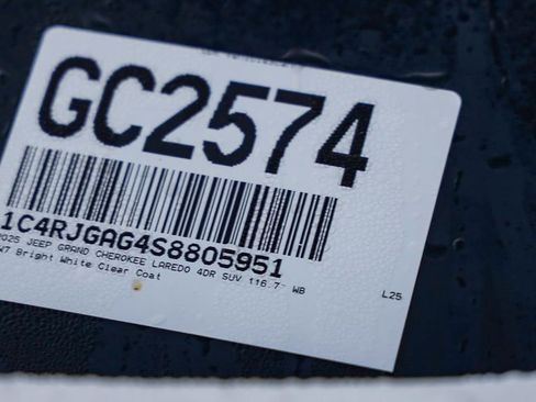 New 2025 Jeep Grand Cherokee Laredo image 28