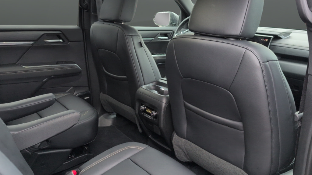 Certified 2026 GMC Acadia Elevation w/ Elevation Premium Package AWD/4WD image 24