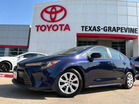 Used 2026 Toyota Corolla LE FWD image 2