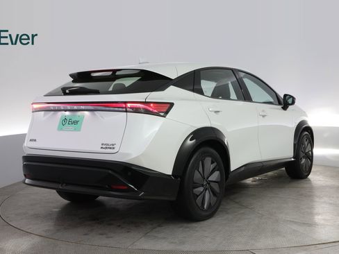 Used 2024 Nissan Ariya AWD image 3