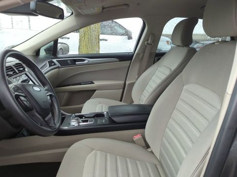 Used 2019 Ford Fusion SE image 6